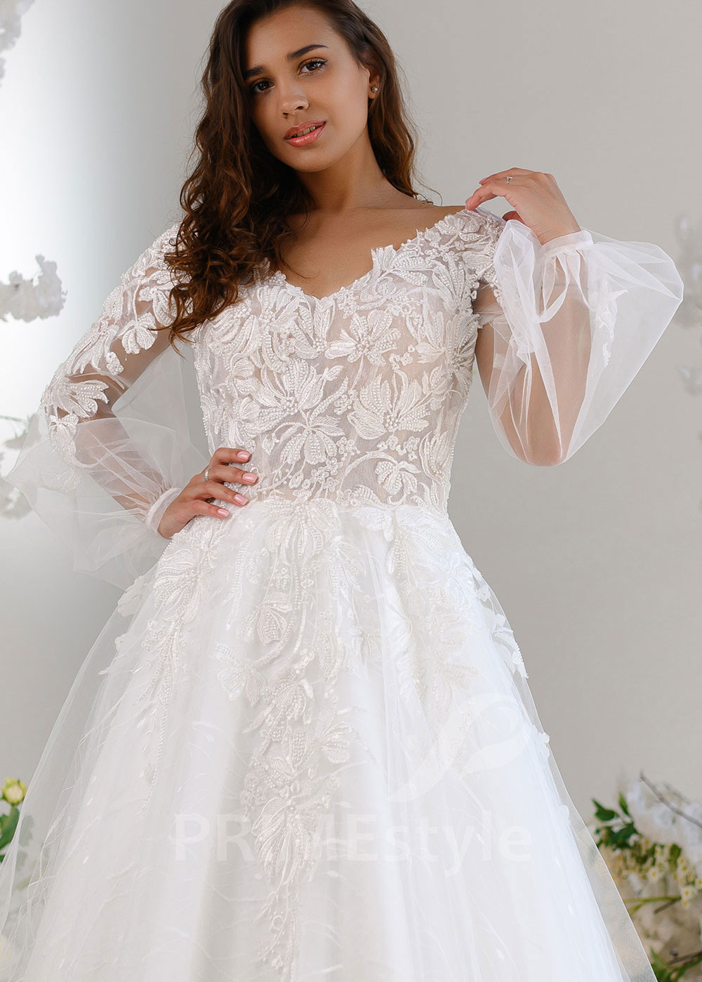 Luxusné čipkované svadobné šaty RT2320