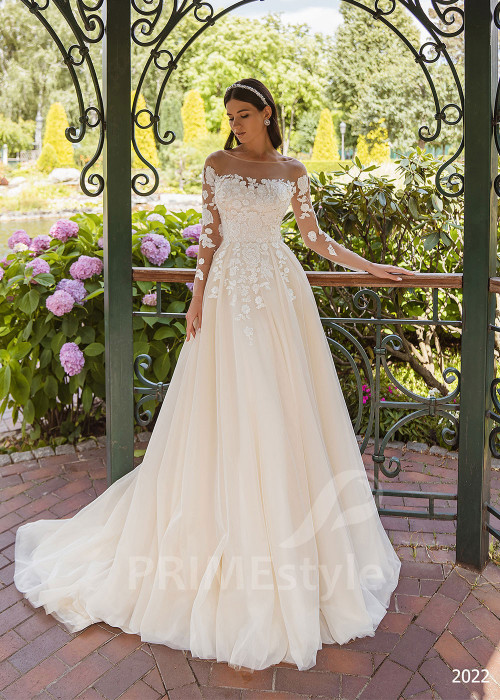 Tylové svadobné šaty s dlhým čipkovaným rukávom RC2022