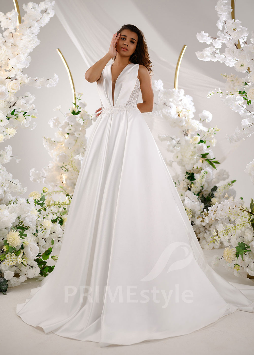 Extravagantné saténové svadobné šaty RT2325