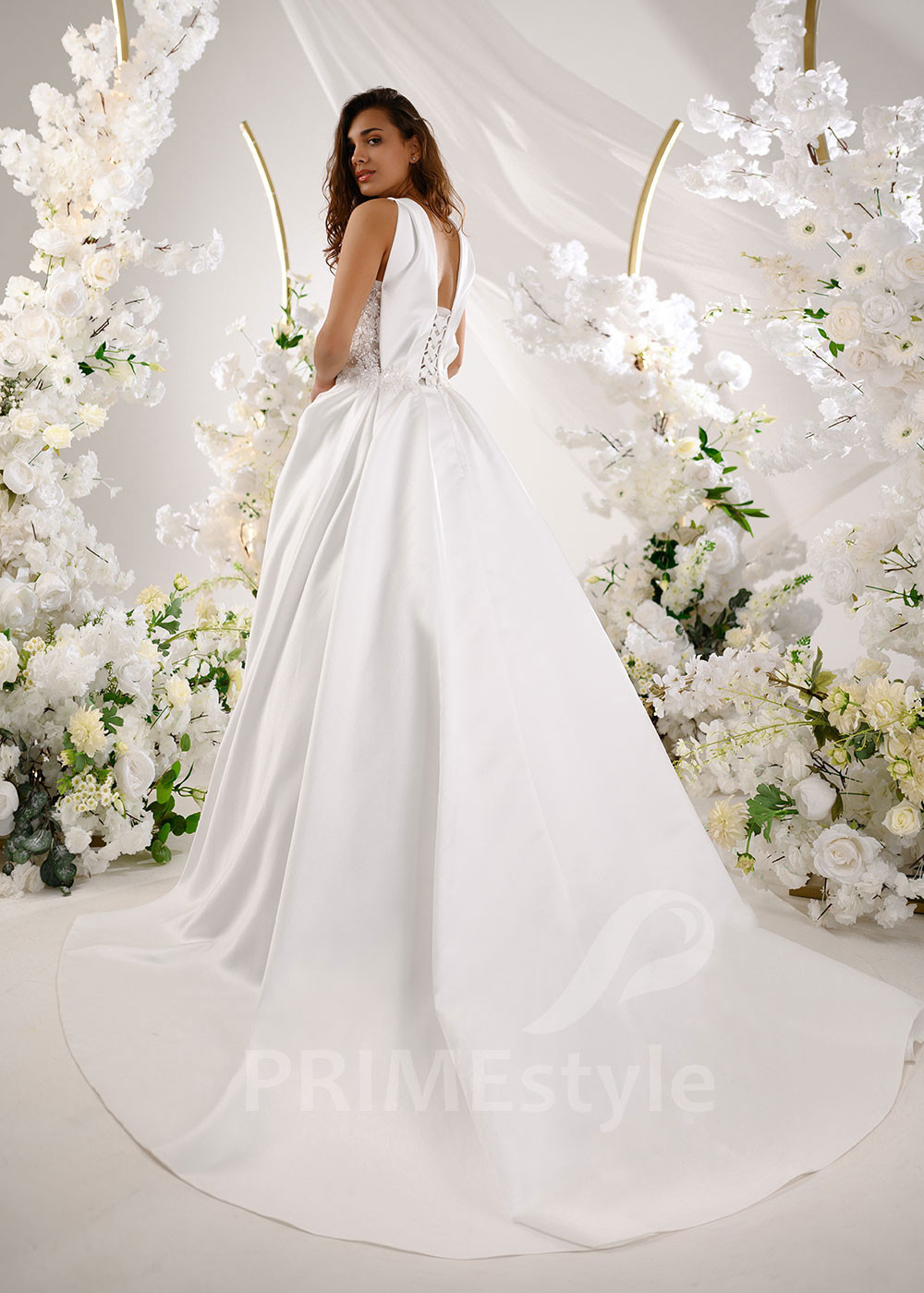 Extravagantné saténové svadobné šaty RT2325