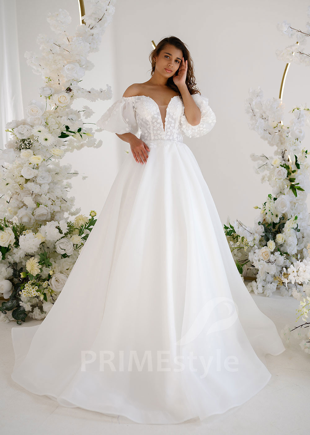 Jednoduché princeznovské svadobné šaty RT2327