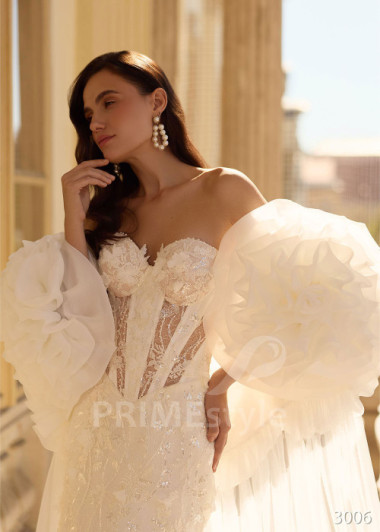 Extravagantné svadobné šaty s tylovým plášťom RC3006 | PRIMESTYLE.SK