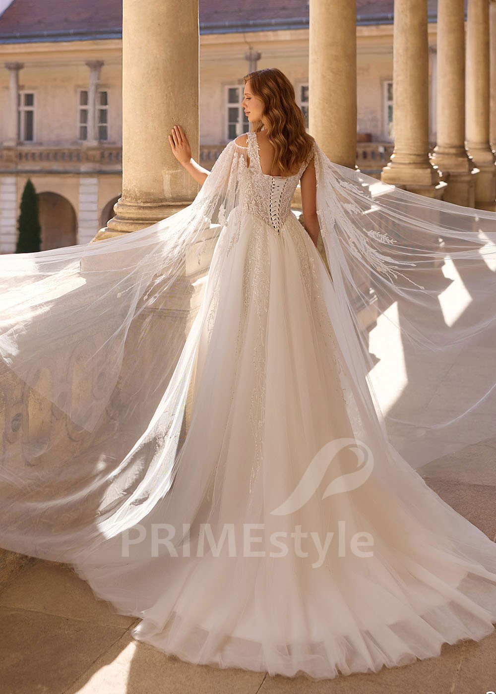 Trendové svadobné šaty s prehozovým rukávom RC3010