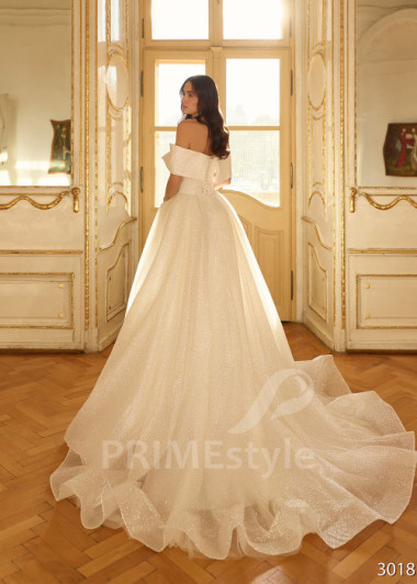 Trblietavé svadobné šaty so spadnutými ramienkami | PRIMESTYLE.SK