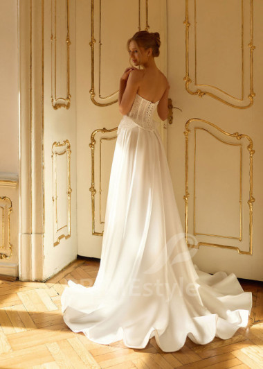 Trendové svadobné šaty so saténovou sukňou a rozparkom RC3036 | PRIMESTYLE.SK