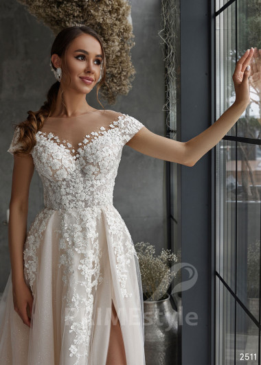 Extravagantné kvetované svadobné šaty RC2511 - primestyle.sk