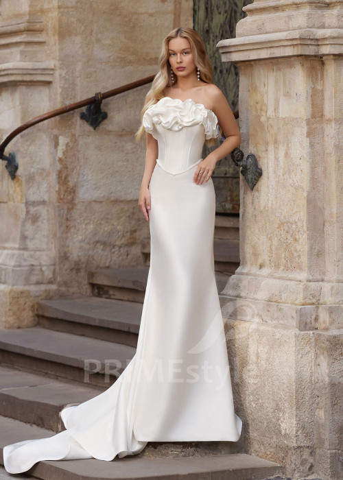 Hladké svadobné šaty s viditeľnou korzetovou konštrukciou Olivia