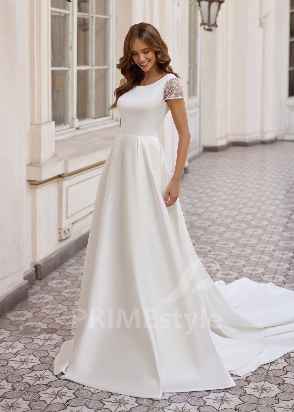 Minimalistické svadobné šaty s krátkym rukávom Sharon