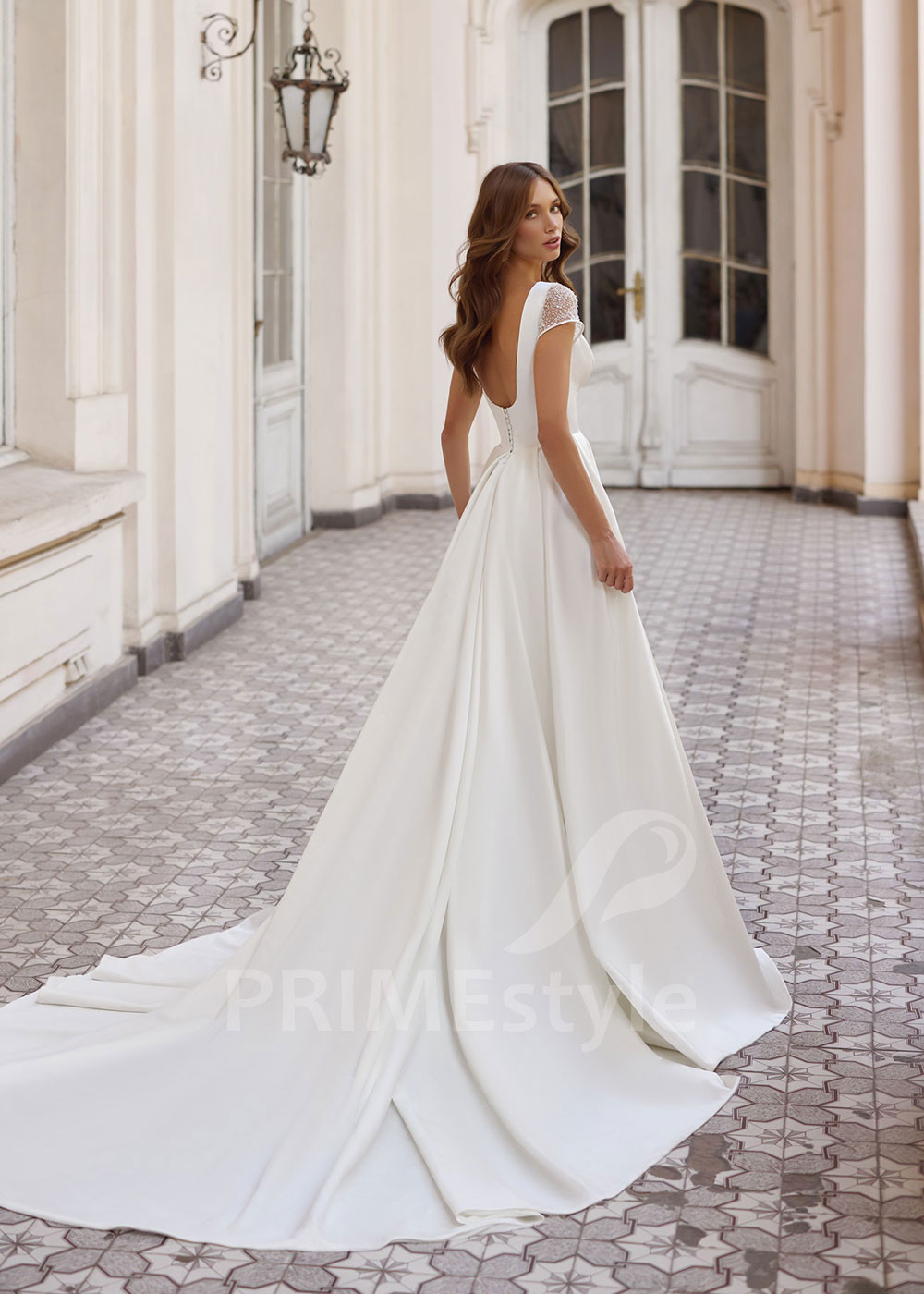 Minimalistické svadobné šaty s krátkym rukávom Sharon