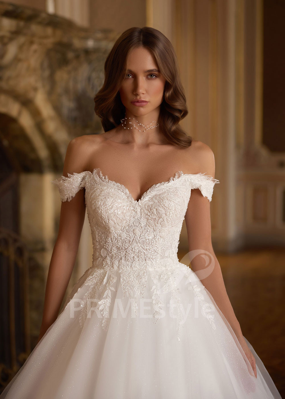 Romantické svadobné šaty s padnutými ramienkami Zara