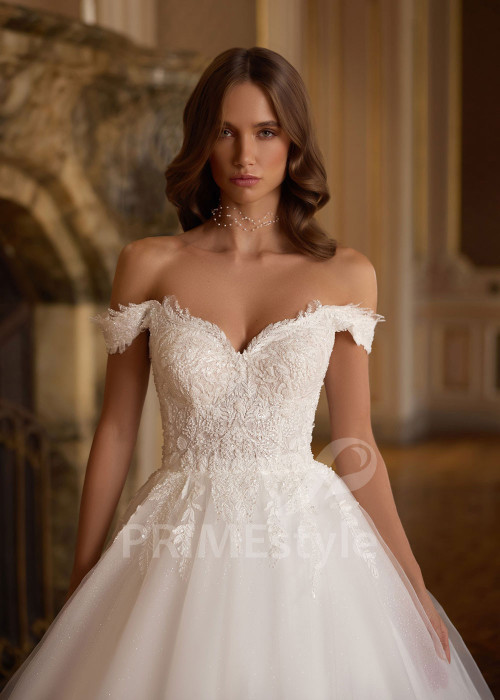 Romantické svadobné šaty s padnutými ramienkami Zara