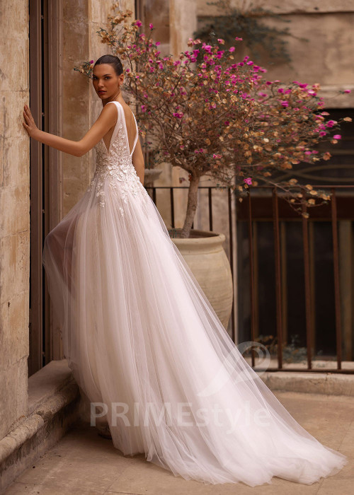 Luxusné svadobné šaty na ramienka VO007