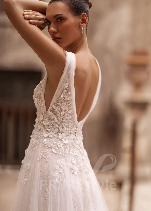 Luxusné svadobné šaty na ramienka VO007