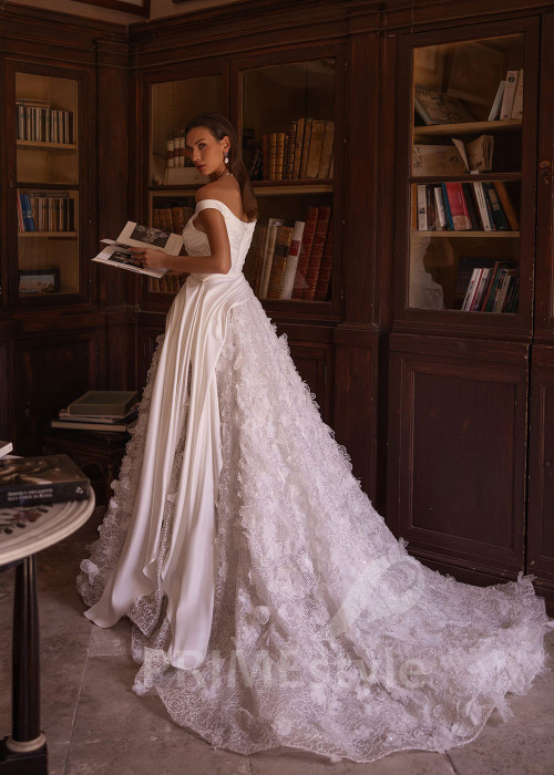 Luxusné extravagantné svadobné šaty VO010