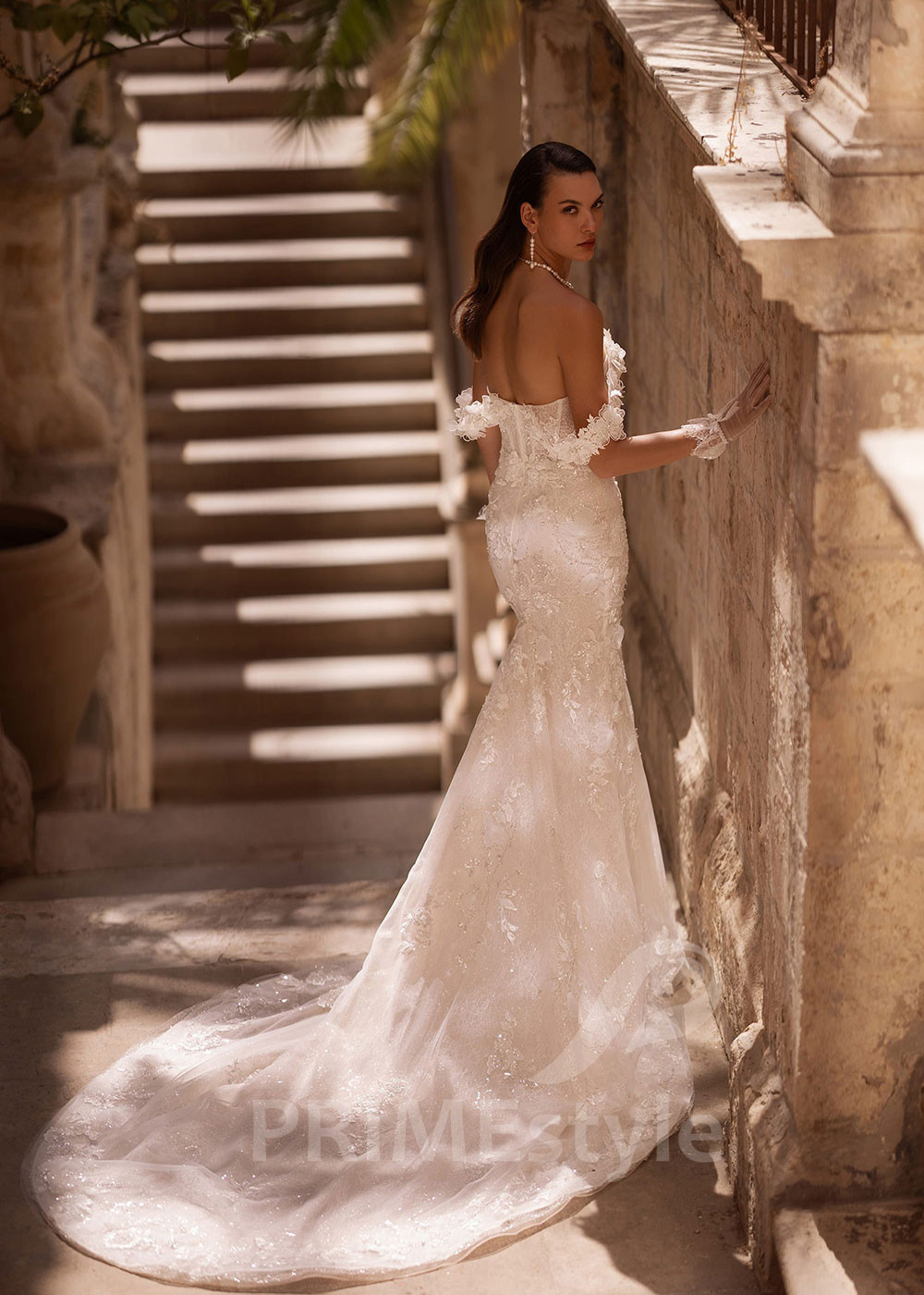 Luxusné úzke svadobné šaty VO015