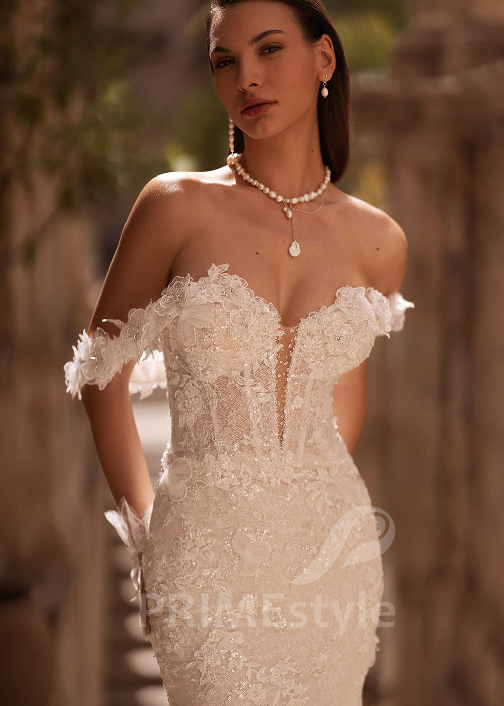 Luxusné úzke svadobné šaty VO015