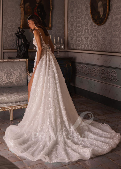 Luxusné svadobné šaty na ramienka VO016