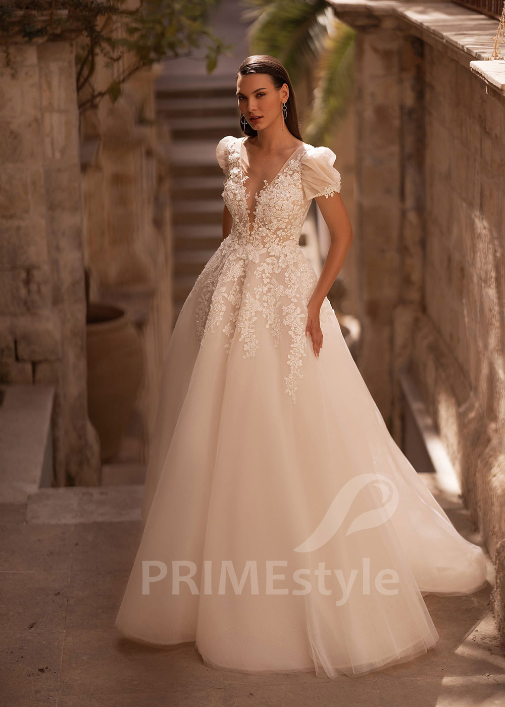 Luxusné čipkované svadobné šaty VO017