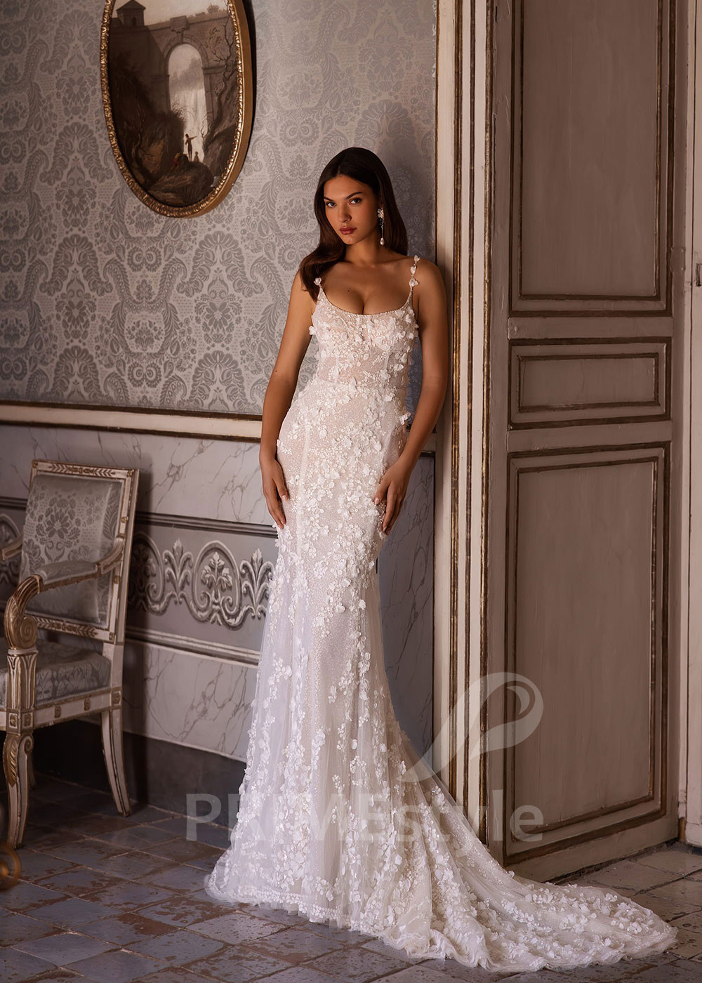 Luxusné svadobné šaty na ramienka VO018