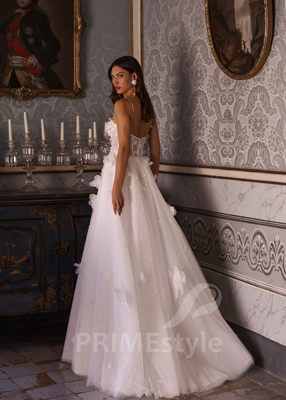 Luxusné svadobné šaty na ramienka VO022