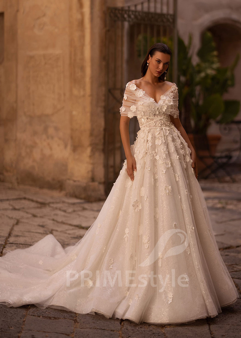 Luxusné kvetované svadobné šaty VO023