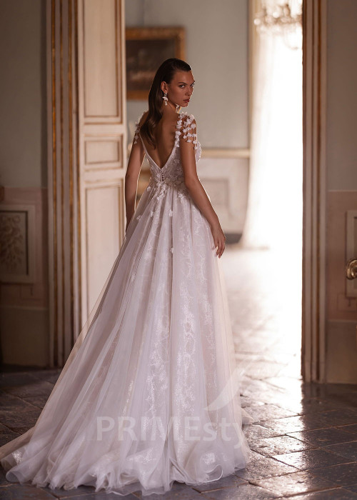 Luxusné svadobné šaty na ramienka VO024