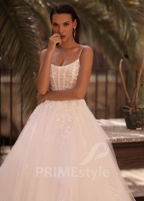 Luxusné svadobné šaty na ramienka VO025