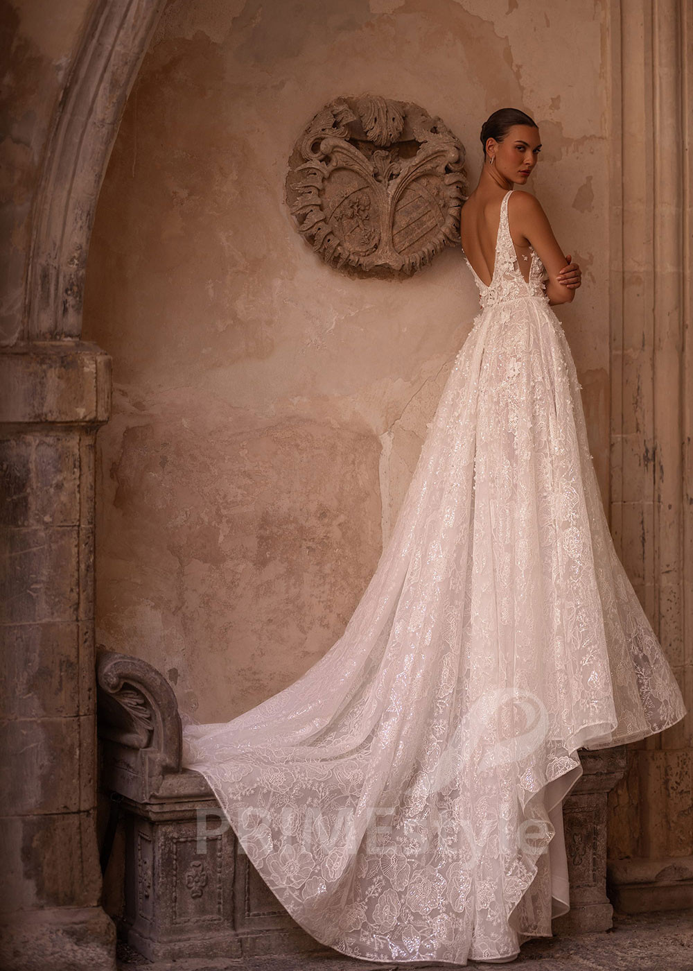 Luxusné čipkované svadobné šaty VO027