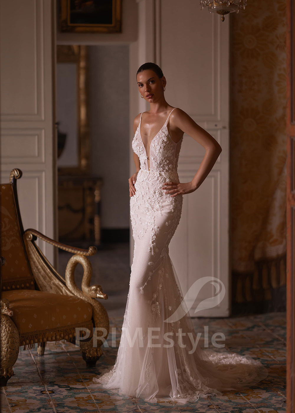 Luxusné úzke svadobné šaty VO033