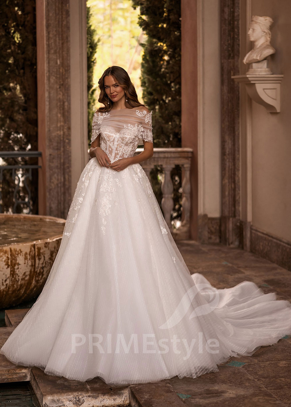 Luxusné čipkované svadobné šaty VR002