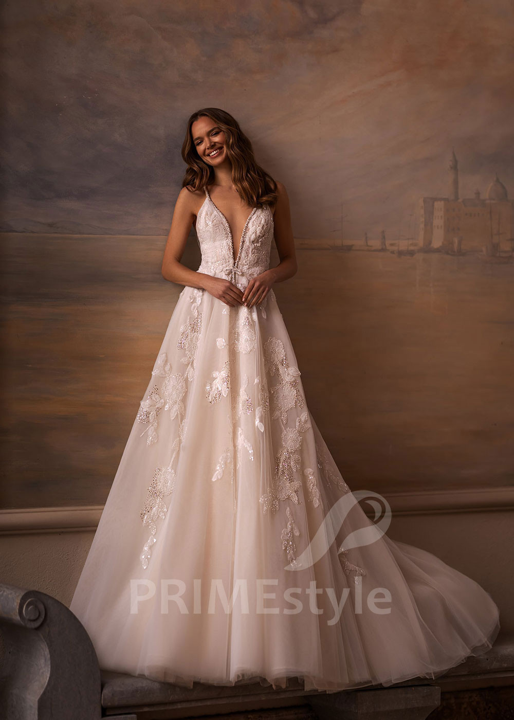 Luxusné čipkované svadobné šaty VR003