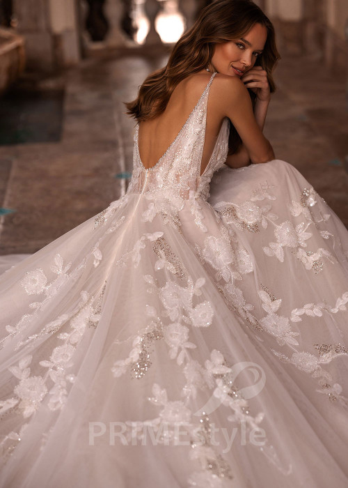 Luxusné čipkované svadobné šaty VR003