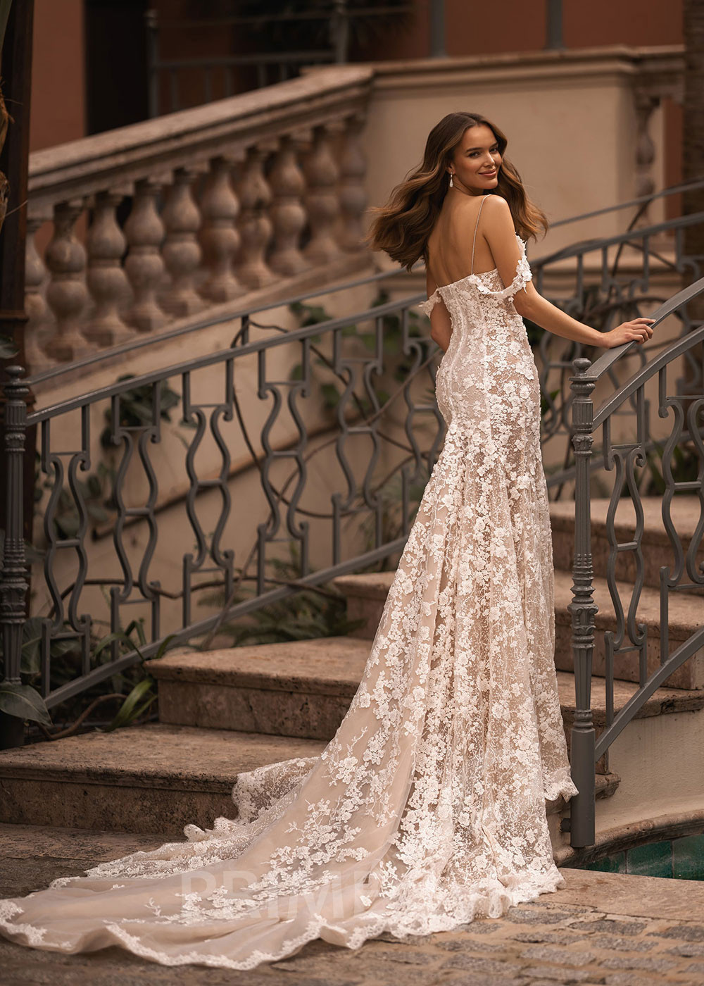 Luxusné celokrajkové svadobné šaty VR008