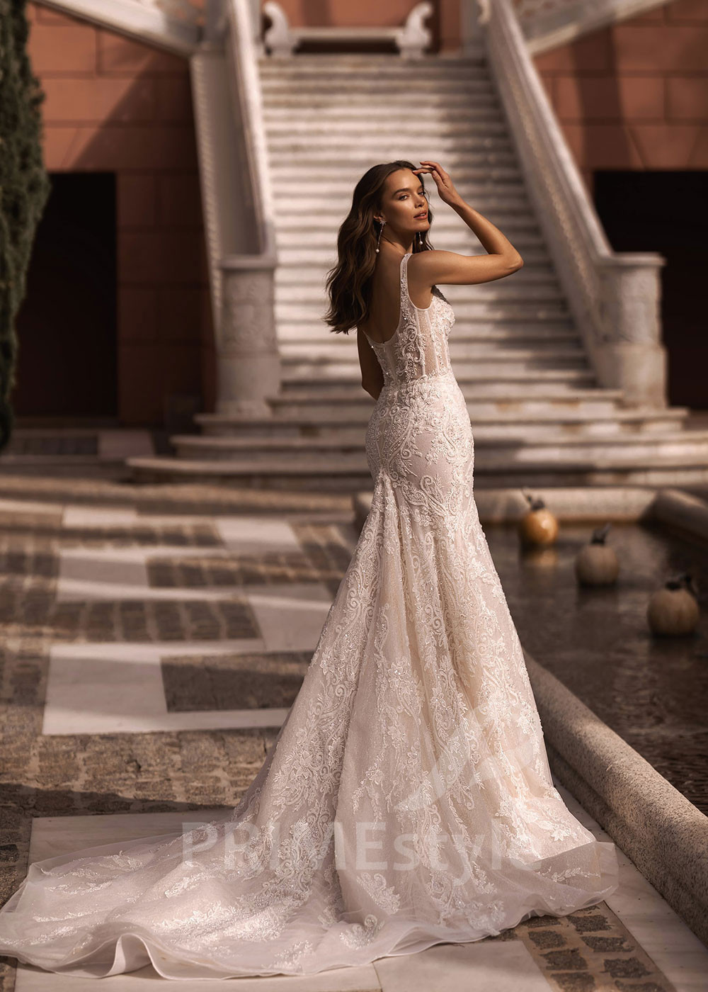 Luxusné úzke svadobné šaty VR009