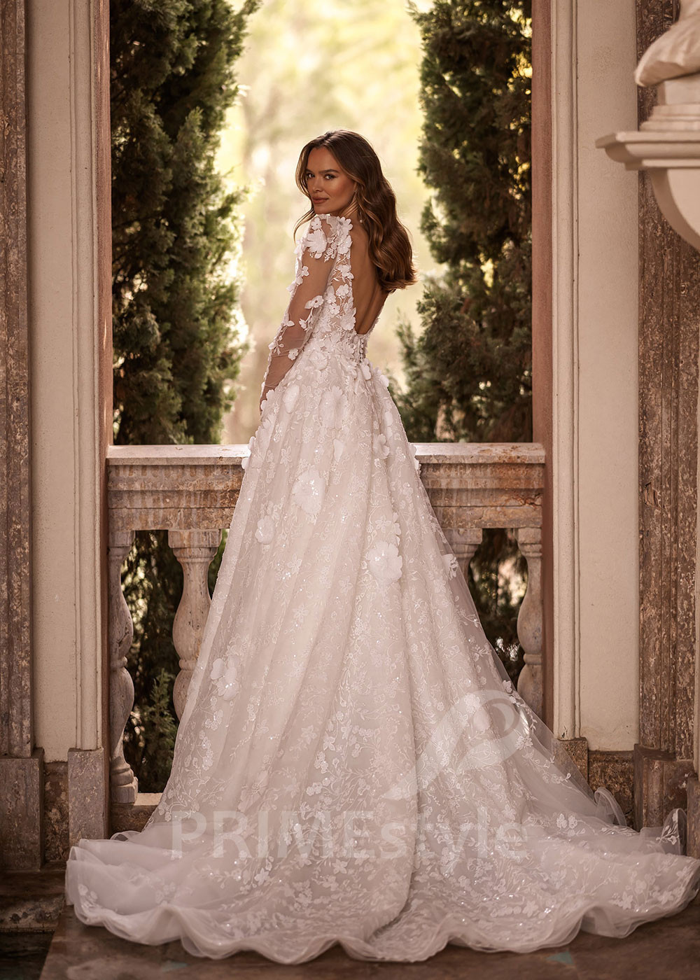 Luxusné kvetované svadobné šaty VR020