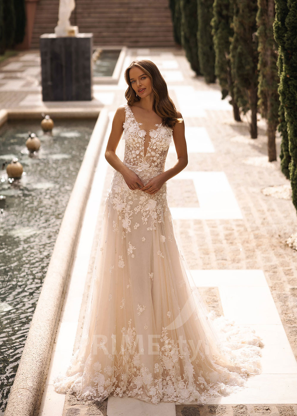 Luxusné kvetované svadobné šaty VR033