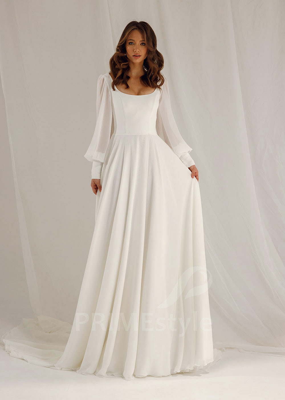 Jednoduché hladké svadobné šaty Michelle