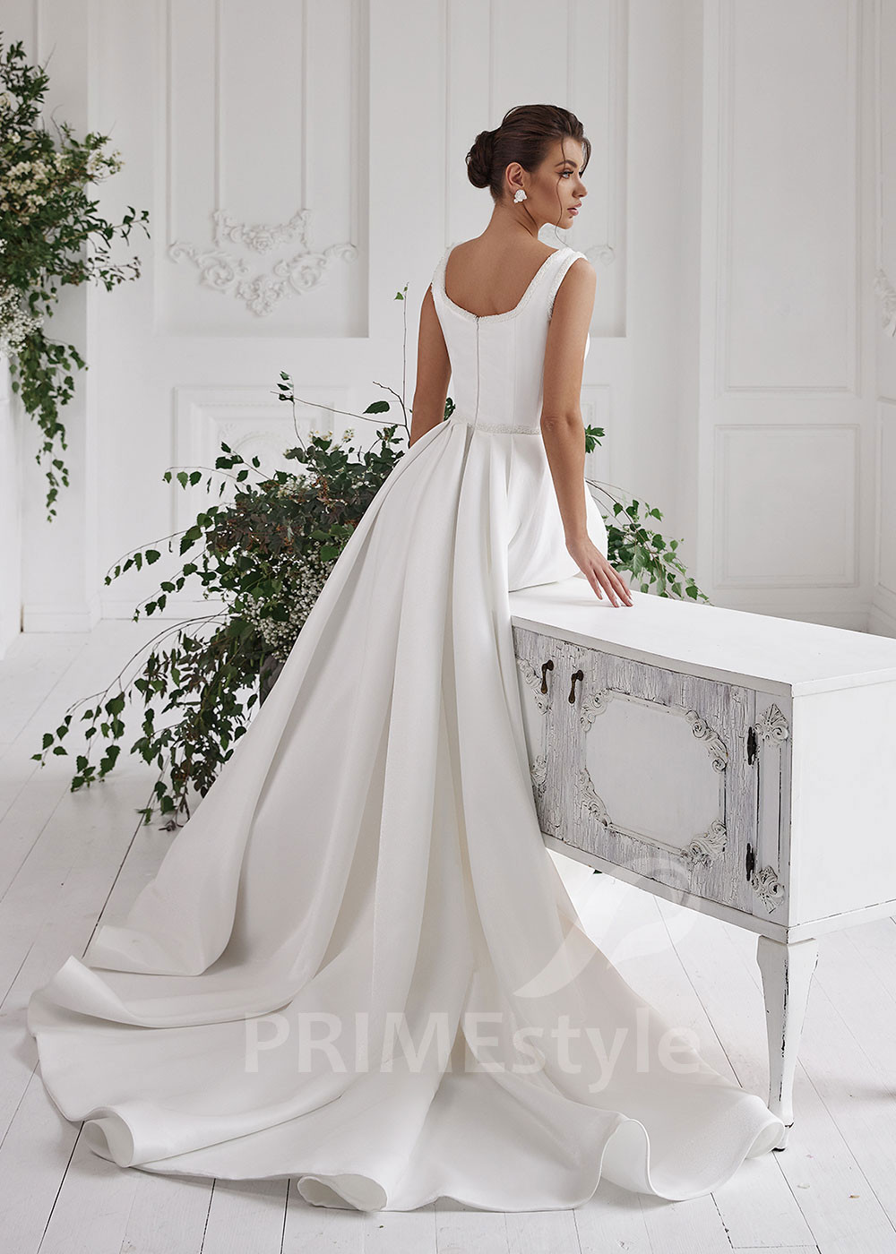 Elegantné hladké svadobné šaty RS800