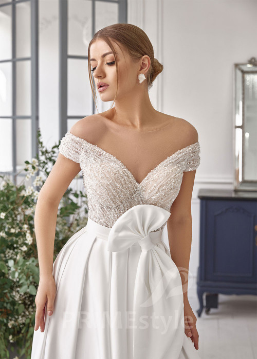 Extravagantné hladké svadobné šaty RS823