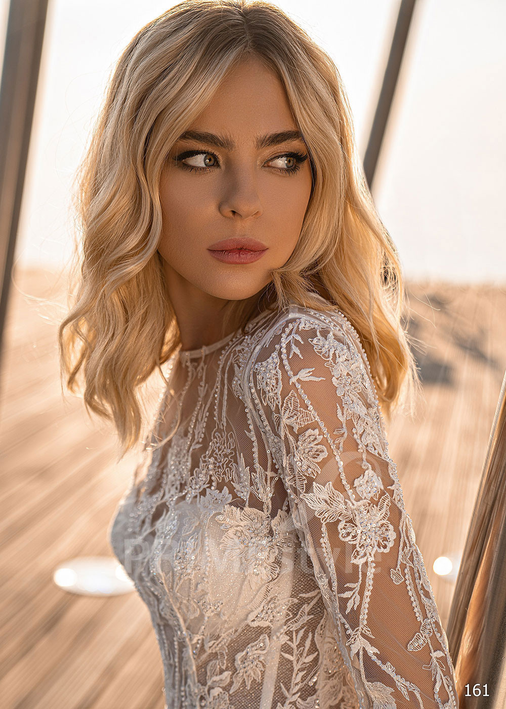 Luxusné čipkované svadobné šaty EMS161