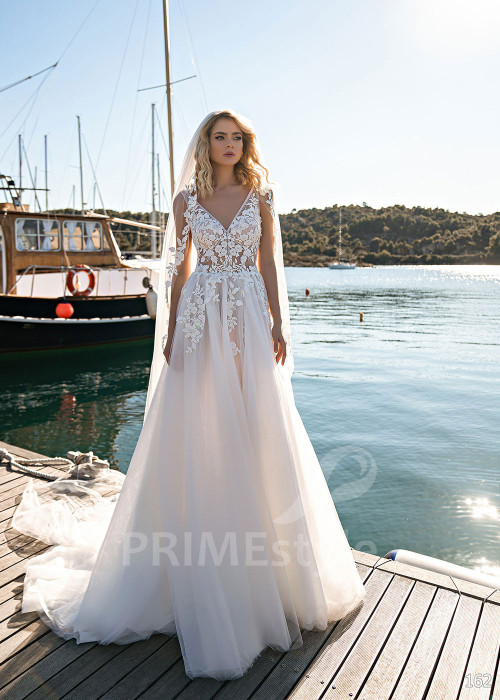 Luxusné čipkované svadobné šaty EMS162