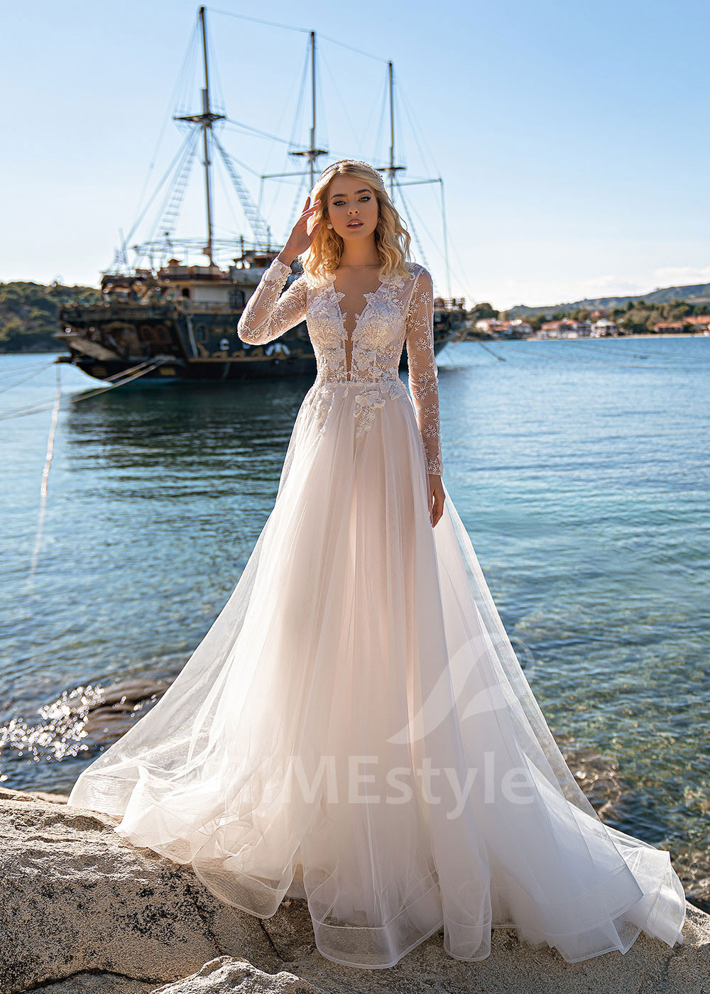 Elegantné čipkované svadobné šaty EMS169