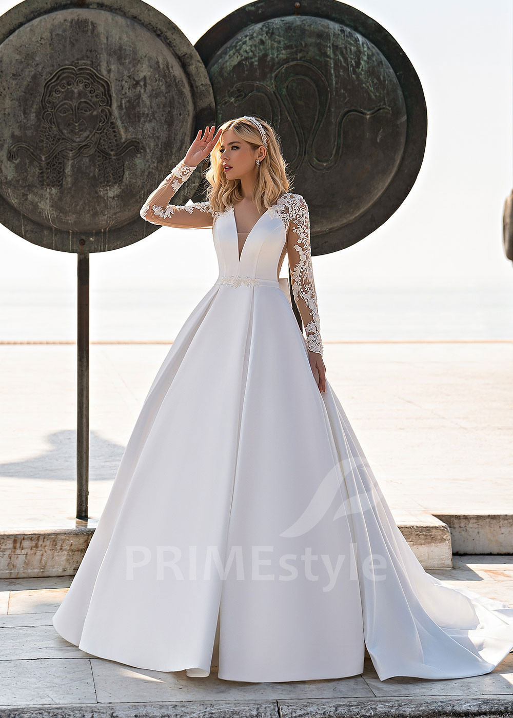 Elegantné hladké svadobné šaty EMS171