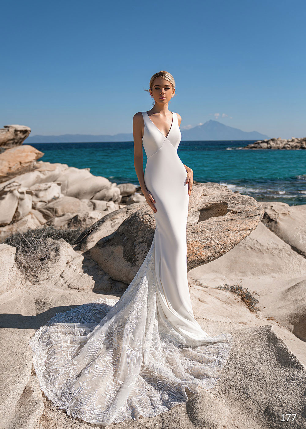 Elegantné úzke svadobné šaty EMS177