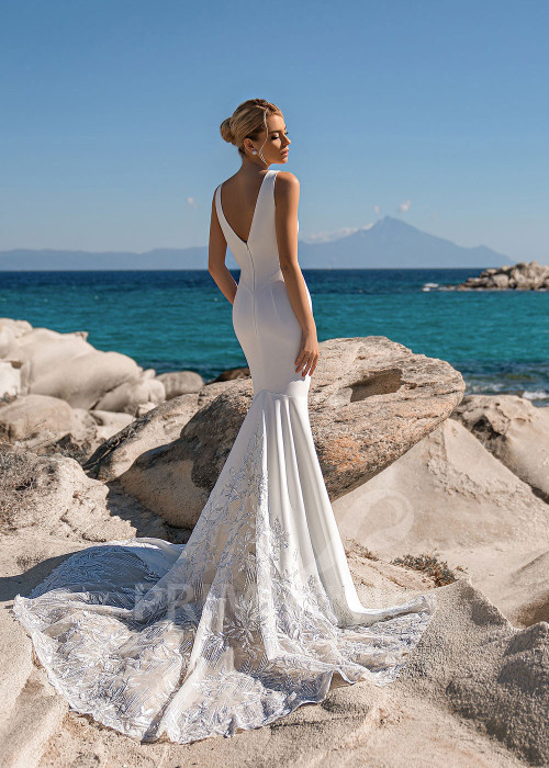 Elegantné úzke svadobné šaty EMS177