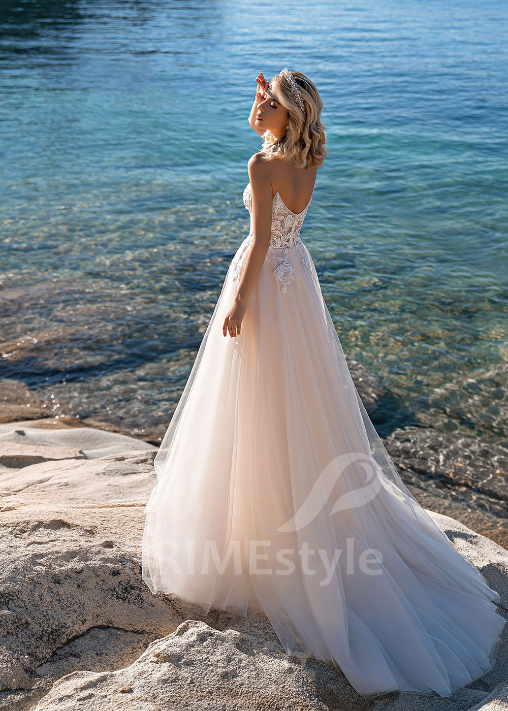 Elegantné svadobné šaty na ramienka EMS179