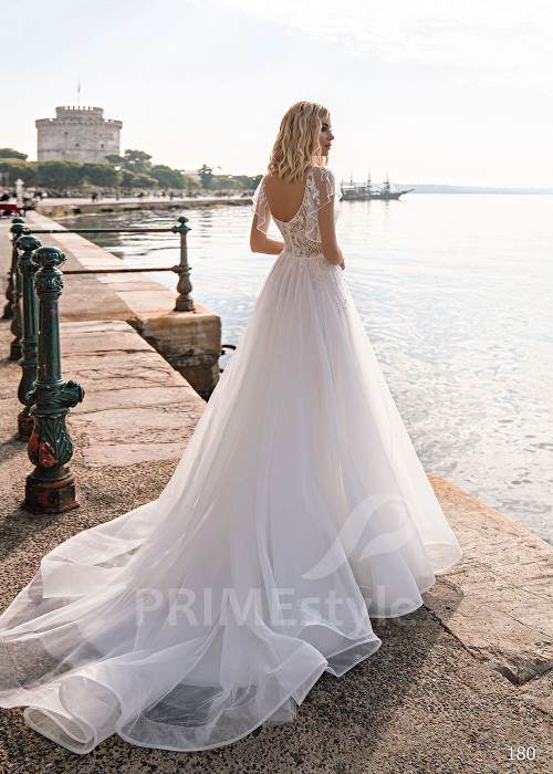 Jednoduché čipkované svadobné šaty EMS180