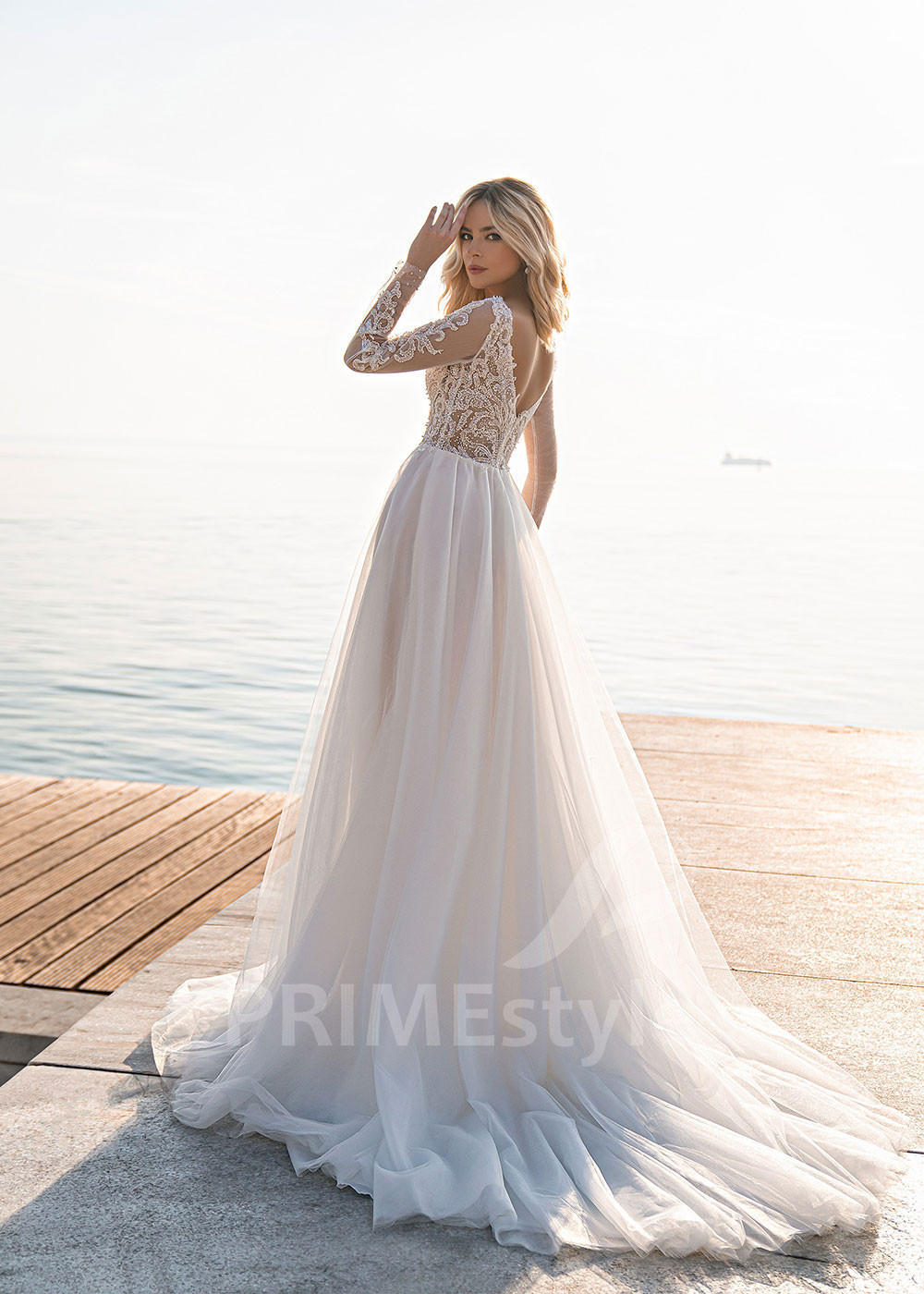 Elegantné čipkované svadobné šaty EMS183