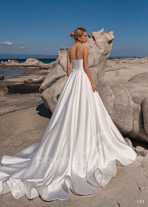 Hladké romantické svadobné šaty EMS184