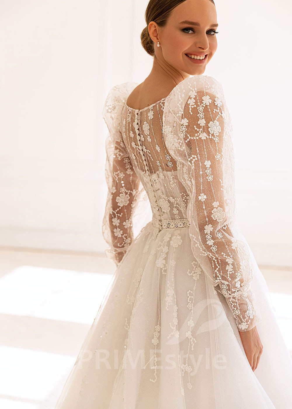 Elegantné čipkované svadobné šaty BS001